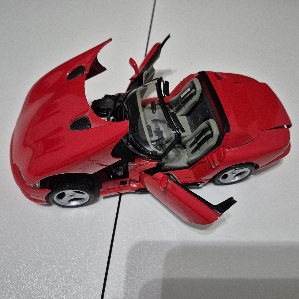 Dodge Viper Die-Cast Scale Model Car (Burago Italy)